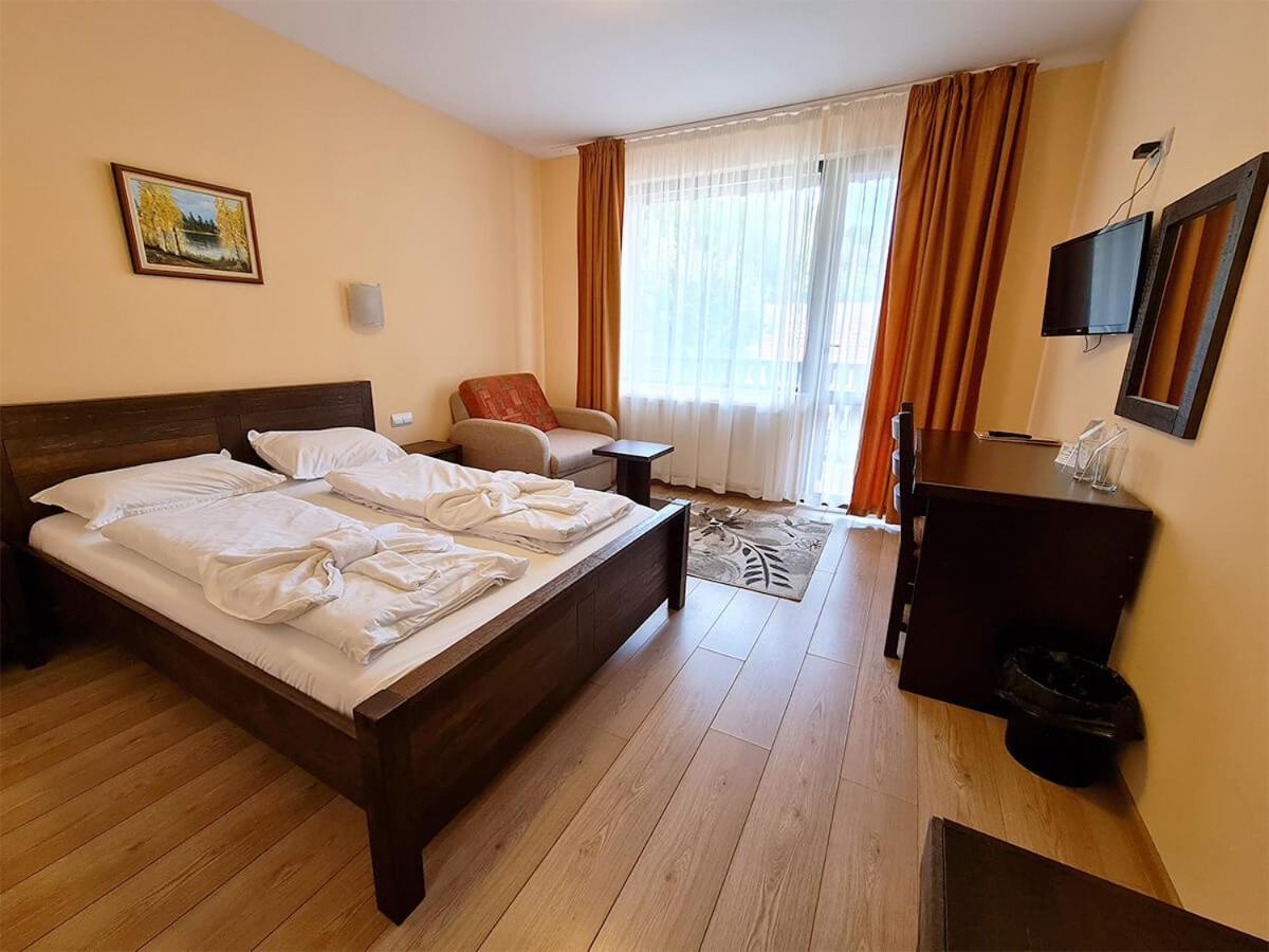 Family Hotel Chiflik Hills Exterior foto