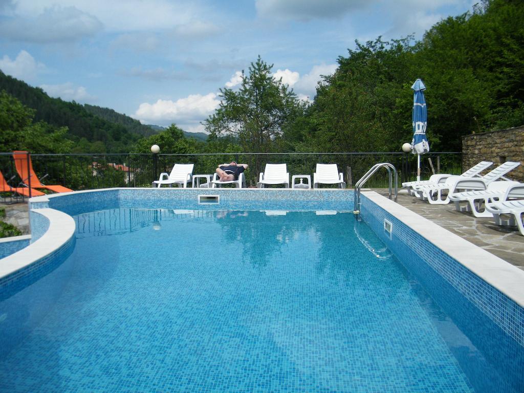 Family Hotel Chiflik Hills Exterior foto
